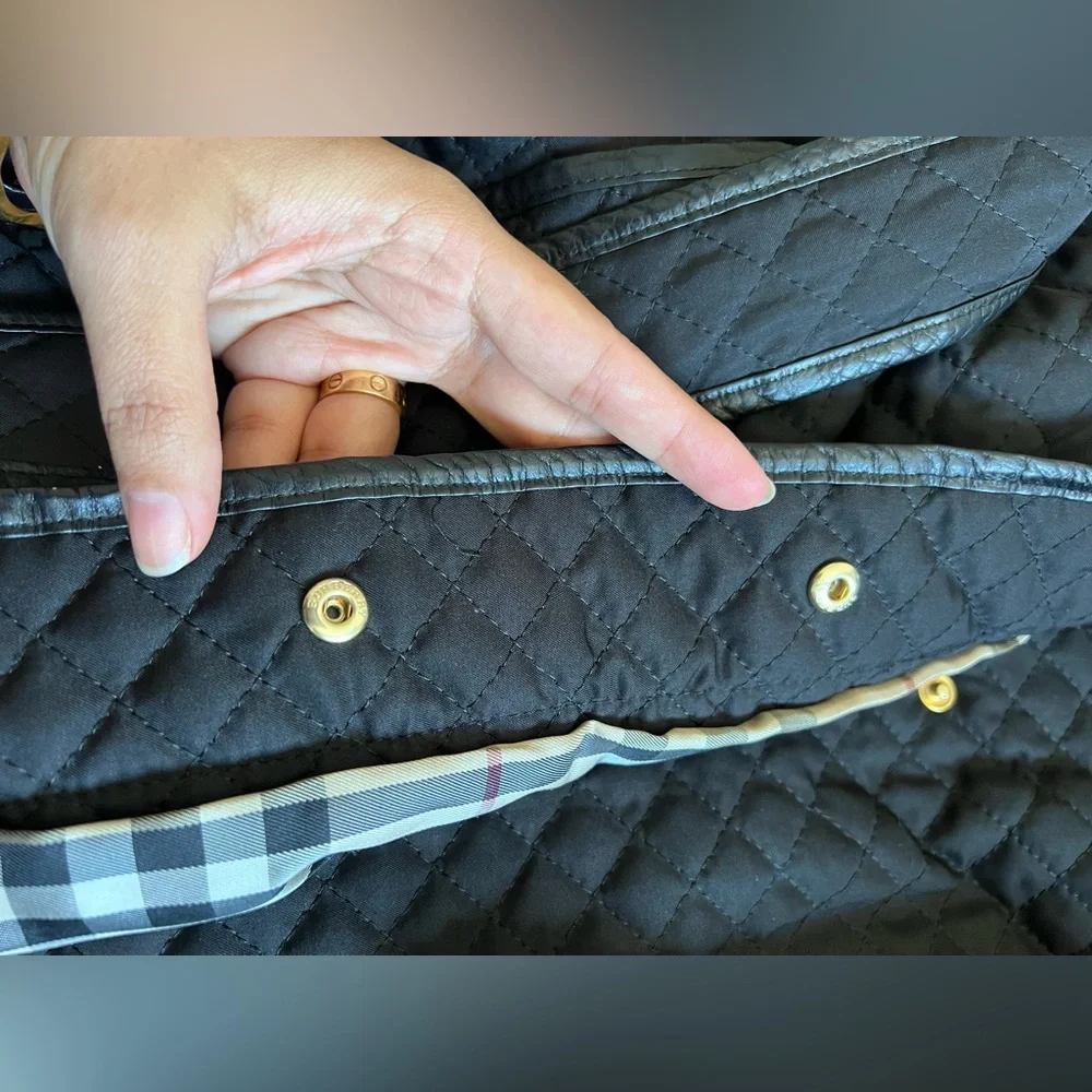 Women's Black Quilted Coat Burberry USA small - Picture 4 of 13